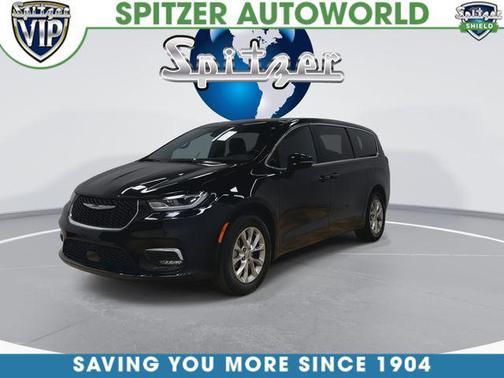 Diamond Black Crystal Pearlcoat 2025 Chrysler Pacifica L