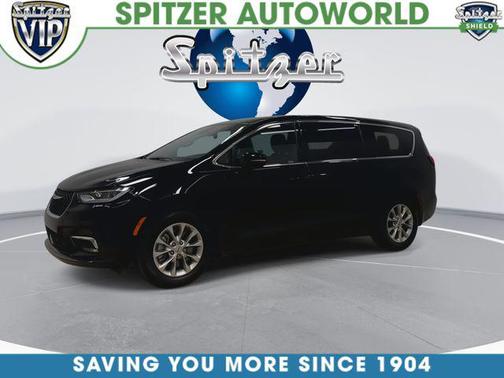 Diamond Black Crystal Pearlcoat 2025 Chrysler Pacifica L