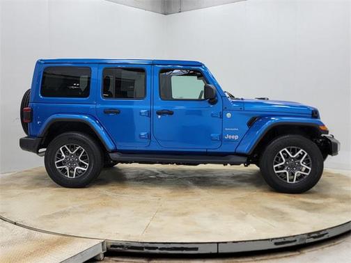 2024 Jeep Wrangler 4-Door Sahara 4x4