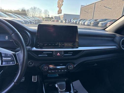 Aurora Black 2024 Kia Forte GT-Line