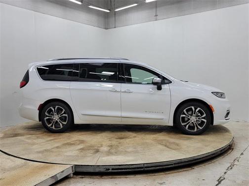 2026 Chrysler Pacifica L