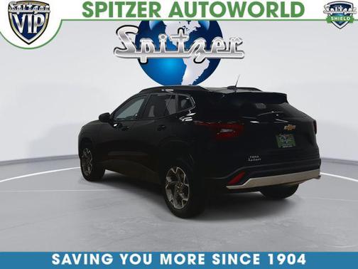 Mosaic Black Metallic 2024 Chevrolet Trax LT