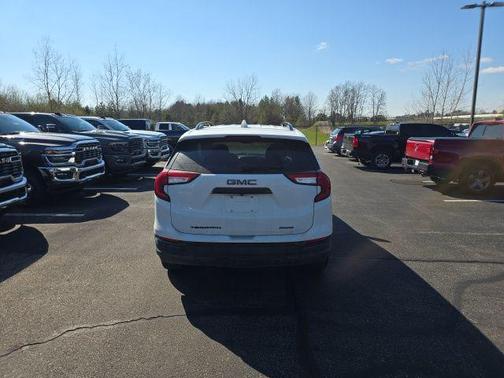 Summit White 2022 GMC Terrain SLE