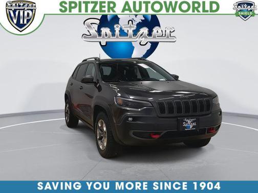 Granite Crystal Metallic Clearcoat 2019 Jeep Cherokee Trailhawk