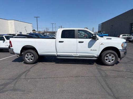 Bright White Clearcoat 2024 RAM 2500 Big Horn Crew Cab 4x4 8' Box