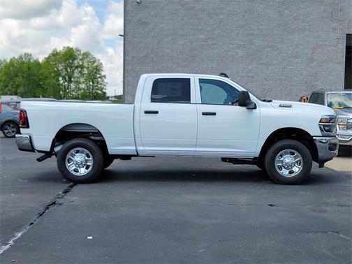2025 RAM 2500 Tradesman Crew Cab 4x4 6'4' Box