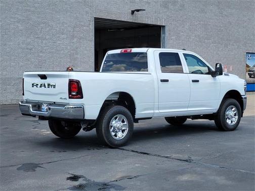 2025 RAM 2500 Tradesman Crew Cab 4x4 6'4' Box