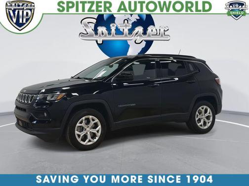 Diamond Black Crystal Pearlcoat 2024 Jeep Compass Latitude