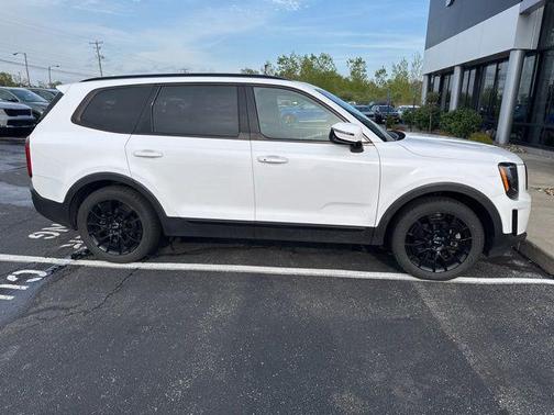 Glacial White Pearl 2022 Kia Telluride SX