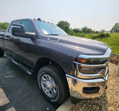 2025 RAM 2500 Tradesman Crew Cab 4x4 8' Box
