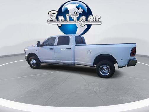2026 RAM 3500 Tradesman Crew Cab 4x4 8' Box