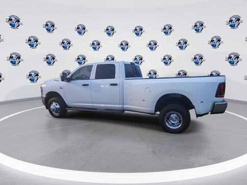 2026 RAM 3500 Tradesman Crew Cab 4x4 8' Box