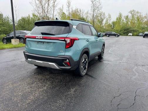 Pluton Blue 2024 Kia Seltos EX