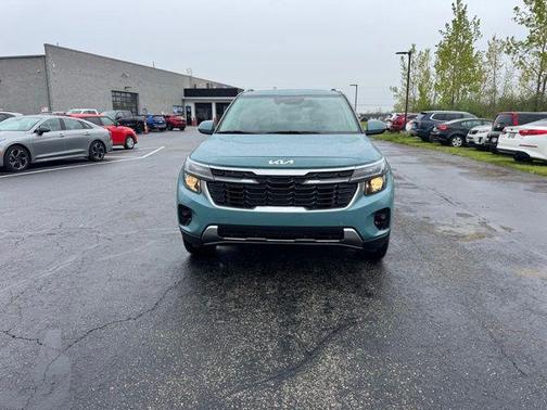 Pluton Blue 2024 Kia Seltos EX
