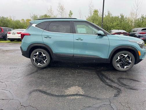 Pluton Blue 2024 Kia Seltos EX