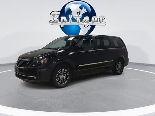 2014 Chrysler Town & Country S