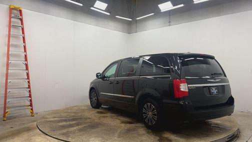 2014 Chrysler Town & Country S