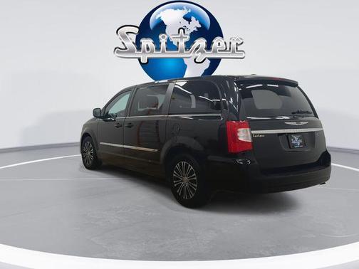 2014 Chrysler Town & Country S