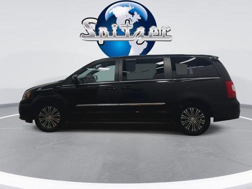2014 Chrysler Town & Country S