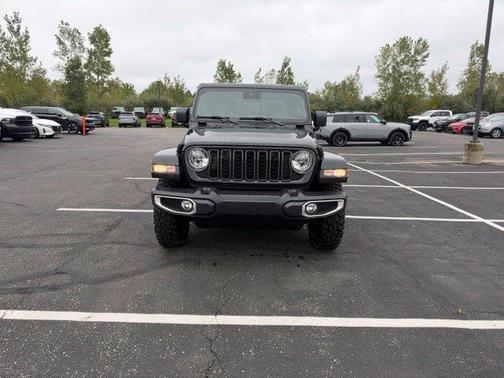 Black Clearcoat 2025 Jeep Gladiator High Tide