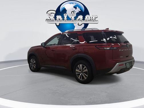 2023 Nissan Pathfinder SL 4WD