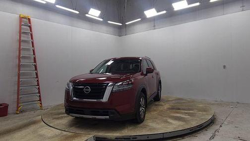 2023 Nissan Pathfinder SL 4WD