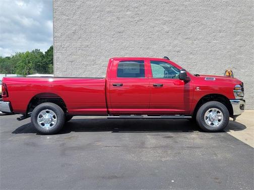 2025 RAM 3500 Tradesman Crew Cab 4x4 8' Box