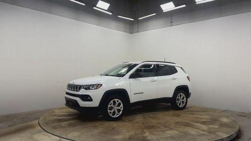 Bright White Clearcoat 2024 Jeep Compass Latitude