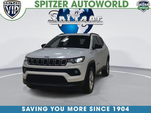 Bright White Clearcoat 2024 Jeep Compass Latitude