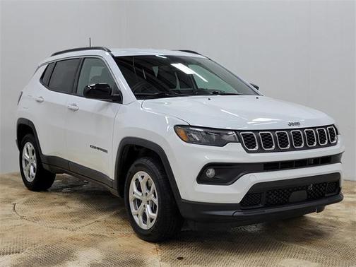 Bright White Clearcoat 2024 Jeep Compass Latitude