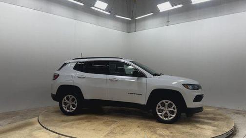 Bright White Clearcoat 2024 Jeep Compass Latitude
