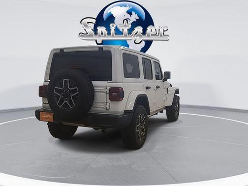 2024 Jeep Wrangler 4-Door Sahara 4x4