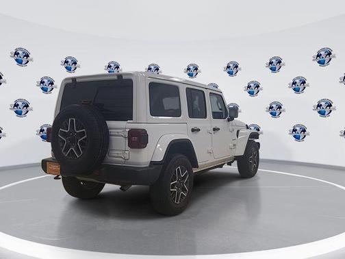 2024 Jeep Wrangler 4-Door Sahara 4x4