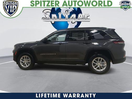 Baltic Gray Metallic Clearcoat 2026 Jeep Grand Cherokee Laredo