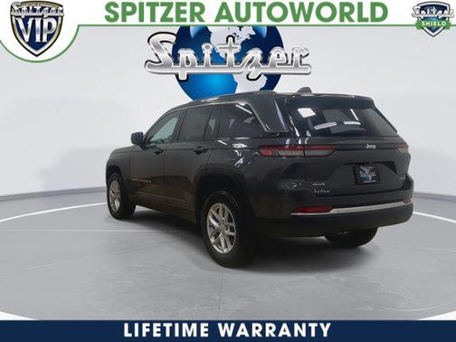 Baltic Gray Metallic Clearcoat 2026 Jeep Grand Cherokee Laredo