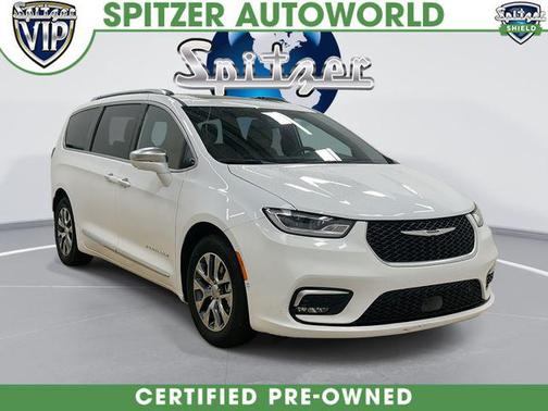 Bright White Clearcoat 2024 Chrysler Pacifica L