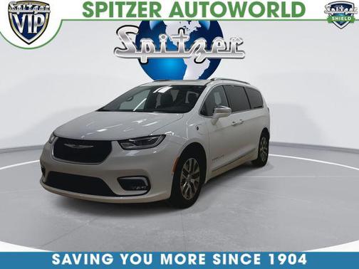 Bright White Clearcoat 2024 Chrysler Pacifica L
