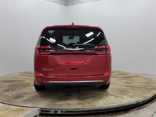 2025 Chrysler Pacifica L