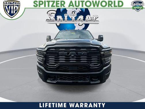 Diamond Black Crystal Pearlcoat 2026 RAM 3500 Big Horn Crew Cab 4x4 6'4' Box