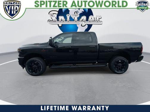 Diamond Black Crystal Pearlcoat 2026 RAM 3500 Big Horn Crew Cab 4x4 6'4' Box