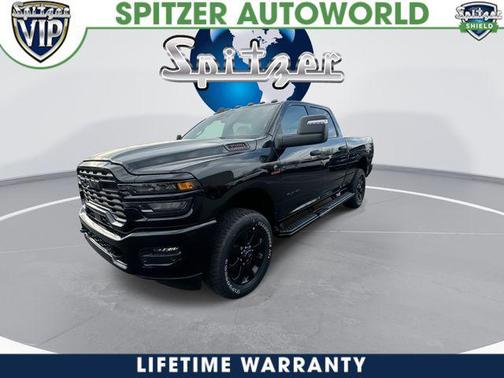 Diamond Black Crystal Pearlcoat 2026 RAM 3500 Big Horn Crew Cab 4x4 6'4' Box