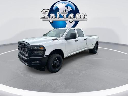 Bright White Clearcoat 2026 RAM 3500 Tradesman Crew Cab 4x4 8' Box