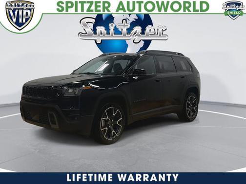 Diamond Black Crystal Pearlcoat 2026 Jeep Cherokee Overland