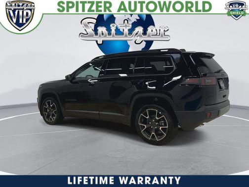 Diamond Black Crystal Pearlcoat 2026 Jeep Cherokee Overland