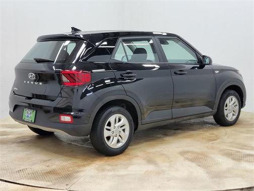 2022 Hyundai VENUE SE