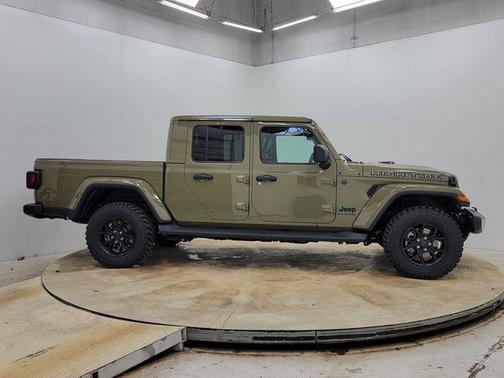 2025 Jeep Gladiator High Tide