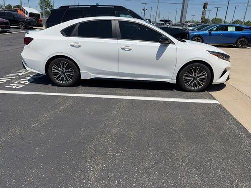 Snow White Pearl 2024 Kia Forte GT-Line