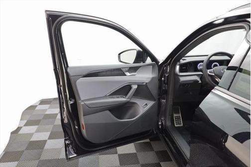 2025 Volkswagen Tiguan 2.0T SE R-Line Black 4MOTION