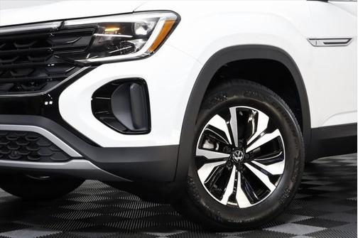 2025 Volkswagen Atlas Cross Sport 2.0T SE