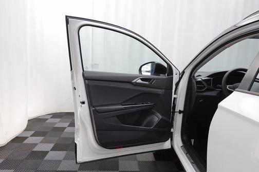 2025 Volkswagen Taos 1.5T SE Black